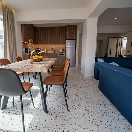 House - Center - Sleeps 8 Limenas Chersonisou
