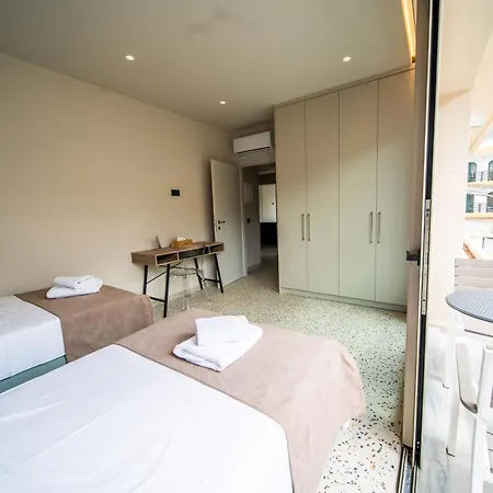 House - Center - Sleeps 8 * Limenas Chersonisou
