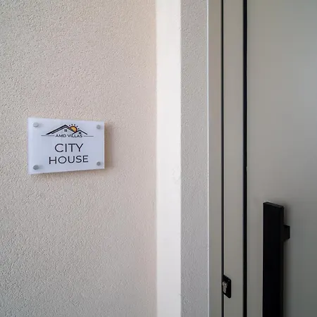 House - Center - Sleeps 8