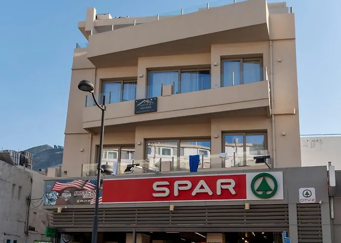 House - Center - Sleeps 8 Case de vacanță *